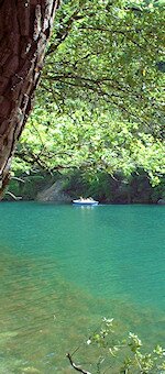 En bateau électrique dans les basses-gorges