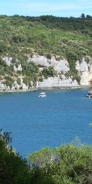 Vue sur le lac de Montpezat