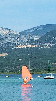 Planche à voile sur le lac de Sainte Croix